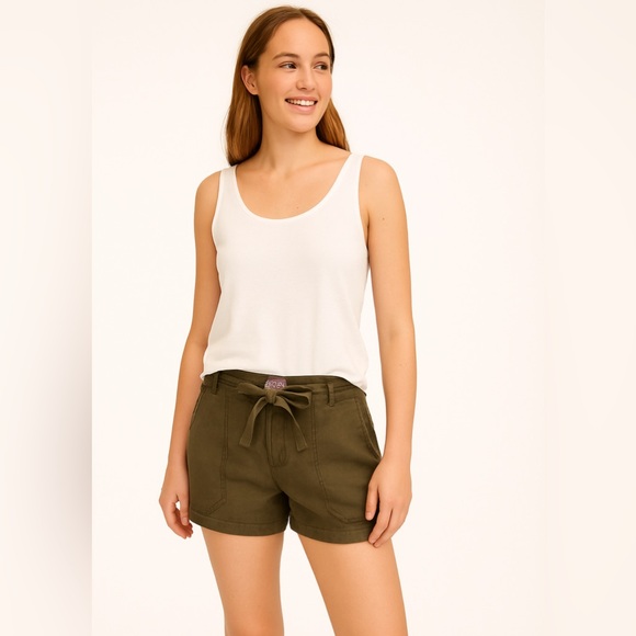 Juicy Couture Olive Green Women's Linen Cargo Shorts.   Size-Small - Picture 1 of 4